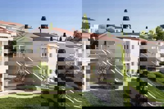 Appartamento con due camere da letto al secondo piano in prima fila sul mare