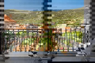 Moderno appartamento con una camera da letto a Komiža