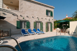 Casa con vista mare e piscina