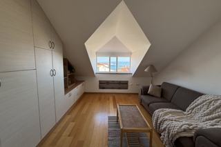 Appartamento arredato con due camere da letto e vista mare in posizione privilegiata