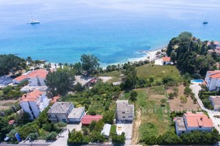 Terreno edificabile, seconda fila al mare, in vendita