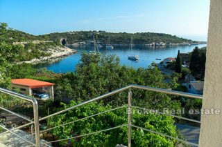 Casa indipendente con una bellissima vista sulla baia, in vendita