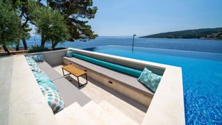 Villa di recente costruzione con piscina