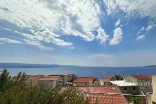 Casa con appartamenti con vista mare