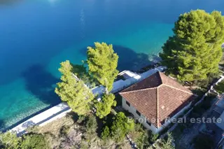 Casa per adattamento in prima fila sul mare