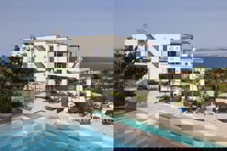 Villa moderna di nuova costruzione con vista sul mare