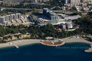 Terreno edificabile con vista mare, vicino alla spiaggia, in vendita