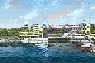 Moderno appartamento con due camere da letto in prima fila sul mare