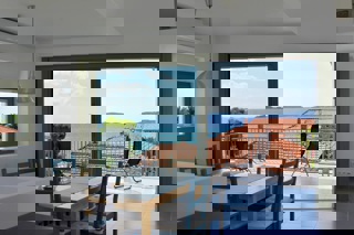 Grazioso appartamento su tre piani con vista mare