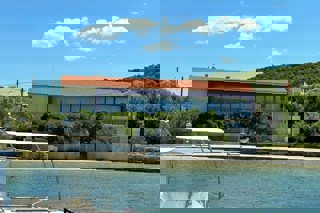 Palazzina in prima fila al mare
