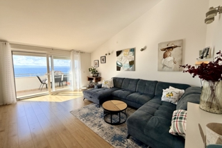 Ampio appartamento trilocale in posizione privilegiata con vista mare