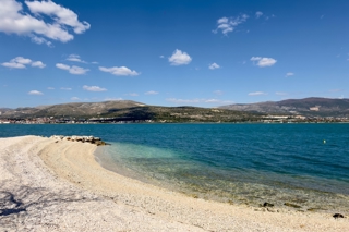 Terreno con due edifici, in prima fila sul mare