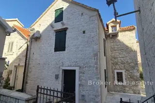 Casa in pietra ristrutturata vicino al mare