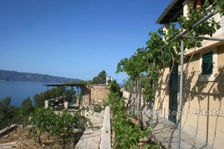 Casa con ampio giardino vicino al mare