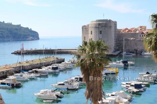 Bella casa in pietra recentemente ristrutturata