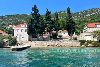 Proprietà spaziosa in prima fila al mare