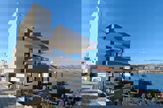 Ampio appartamento con piscina e giardino