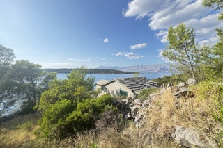 Casa su un terreno di pregio, in prima fila al mare
