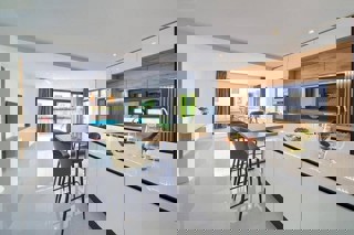 Moderno appartamento duplex con piscina