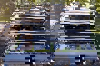 Appartamento con due camere da letto con ampia terrazza e vista mare