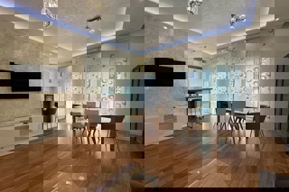 Appartamento con tre camere da letto e vista mare