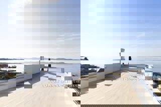 Attico con vista mare aperta