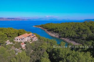 Casa in pietra unica al mare