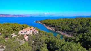 Casa in pietra unica al mare