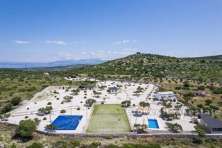 Proprietà unica in posizione tranquilla con vista panoramica sul mare