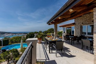 Villa con vista mare aperta