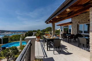 Villa con vista mare aperta