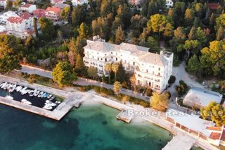 Hotel in prima fila sul mare