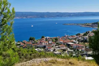 Terreno edificabile con progetto concettuale e vista mare