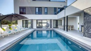 Villa moderna in posizione tranquilla vicino al mare