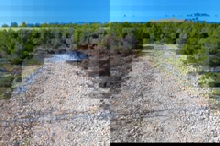 Un terreno spazioso con vista panoramica sul mare