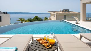 Villa di lusso di nuova costruzione con vista mare