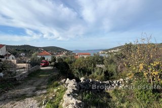 Ampio terreno edificabile con vista sul mare