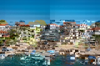 Villa moderna - prima fila al mare vicino a Rogoznica