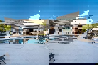 Villa moderna con piscina vicino a Spalato