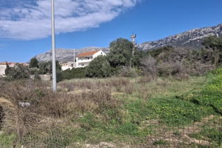 Terreno edificabile vicino alla strada principale