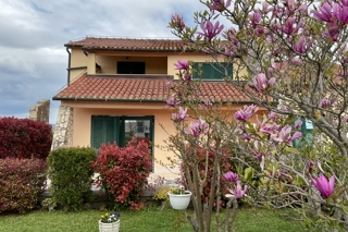Casa di famiglia immersa nella natura