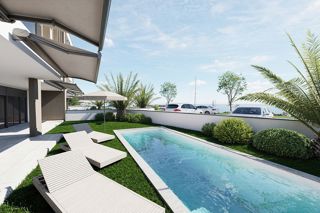 Lussuoso appartamento con piscina in prima fila sul mare