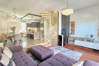 Appartamento con tre camere da letto e garage