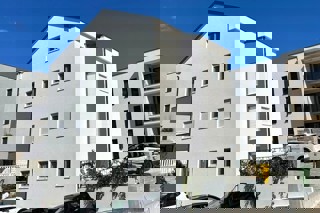 Edificio residenziale di nuova costruzione vicino alla spiaggia