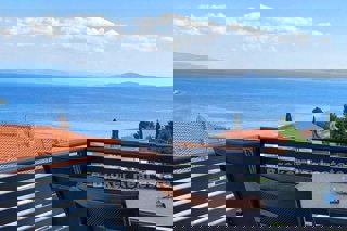 Appartamento con terrazza sul tetto e vista mare