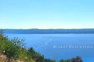 Terreno in una posizione tranquilla con vista sul mare