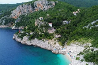 Casa bifamiliare, prima fila al mare