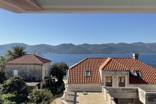 Casa bifamiliare con vista mare