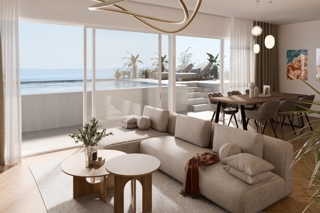 Lussuoso attico con piscina e vista mare