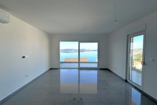 Moderno attico con vista panoramica sul mare